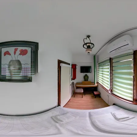 Pink Hudini Zajazd *