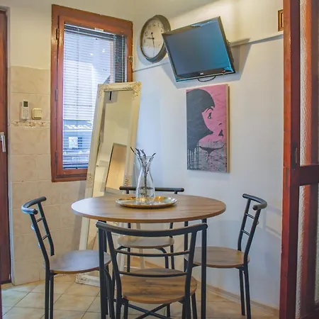 Zajazd Pink Hudini *